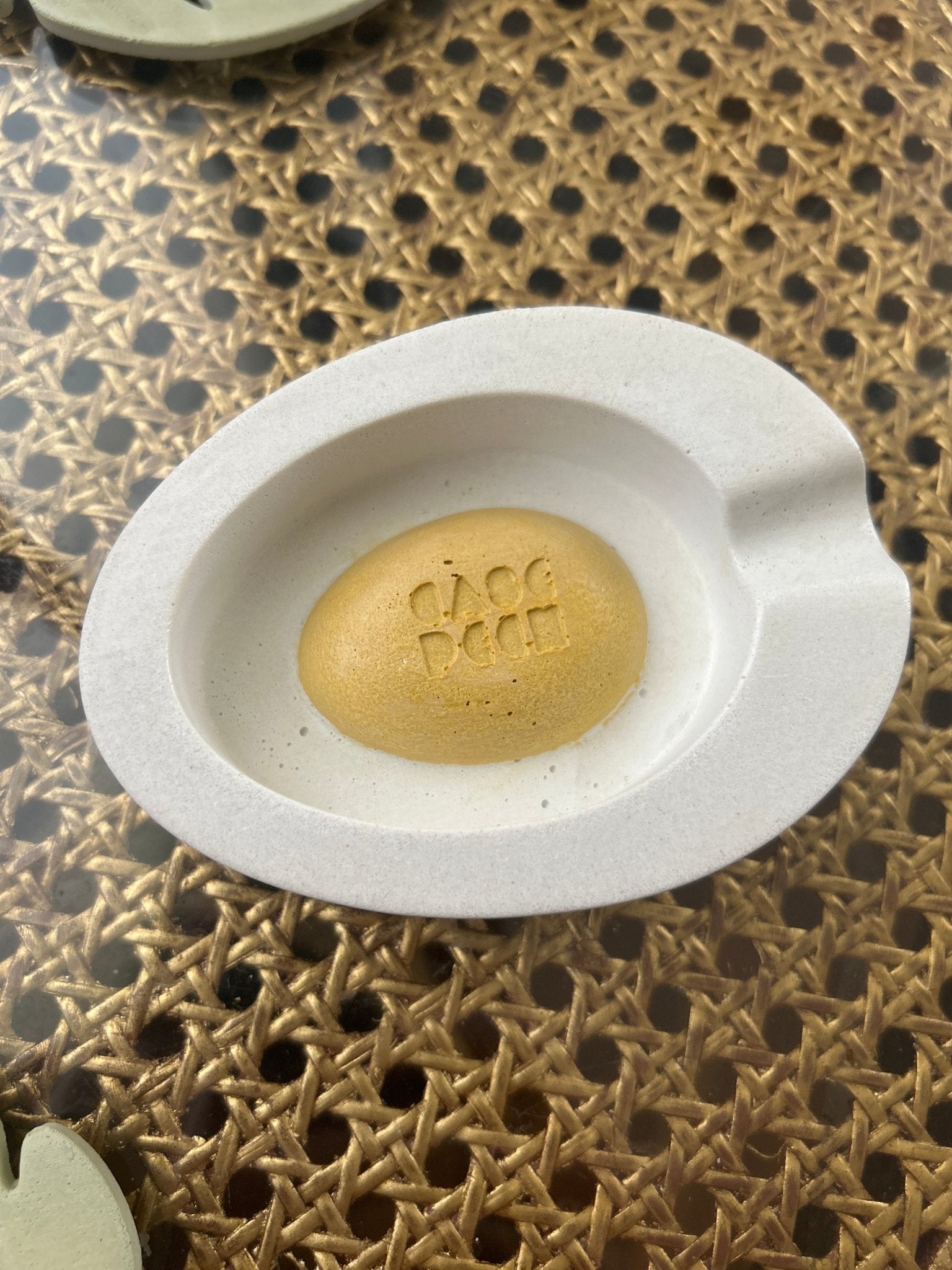 Egg Ashtray - Case Peck