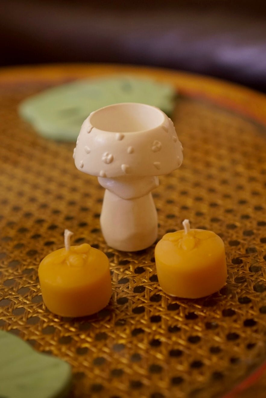 Shroom tealight holder with two beeswax candles - Case Peck